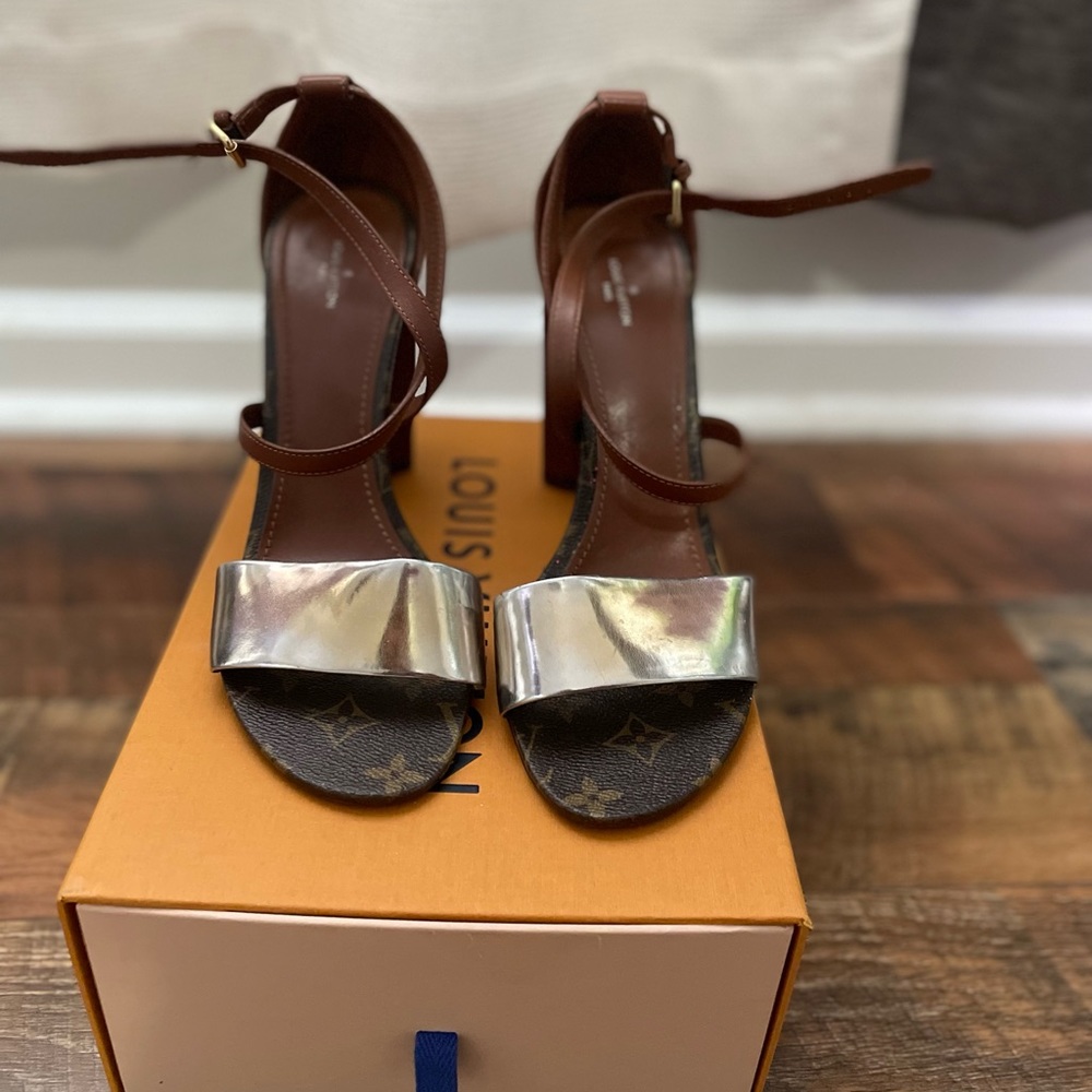 LOUIS VUITTON Silhouette Sandal